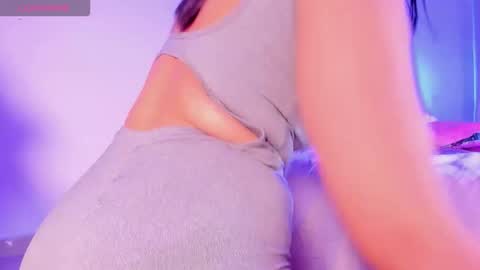 Emilie James online show from 10-12-25, 03:22