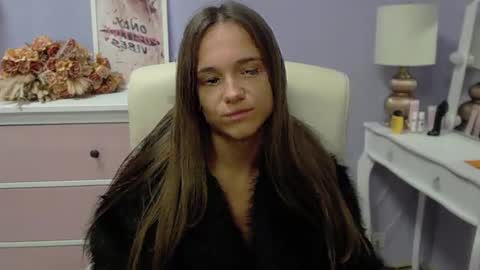 Emilly online show from 11-06-25, 07:42