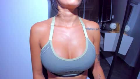 Snapshot of emillyhils1 chatting on 02-15-26, 09:41 emilly online show from 02-15-26, 09:41