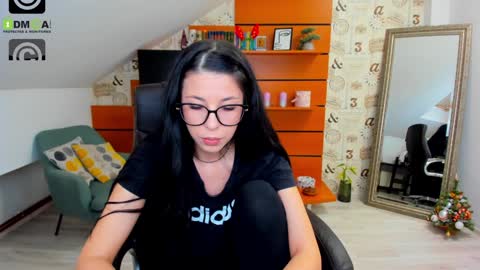 EmillyTaylor online show from 12-20-24, 08:28