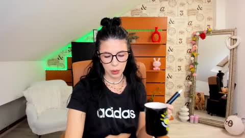 EmillyTaylor online show from 10-10-25, 04:22