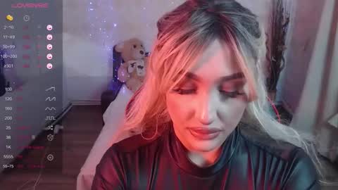 Snapshot of emily962009 chatting on 12-21-25, 06:37 EMY online show from 12-21-25, 06:37