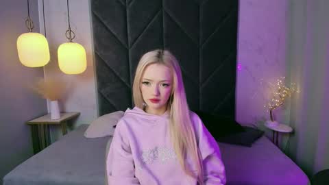 Emily online show from 09-28-25, 03:39