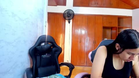 Snapshot of emily_and_soffy chatting on 02-17-26, 12:01 Emily and Soffy online show from 02-17-26, 12:01
