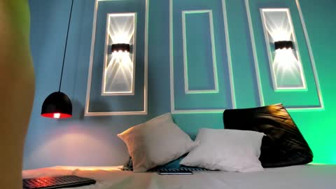 Emily online show from 03-01-25, 12:23