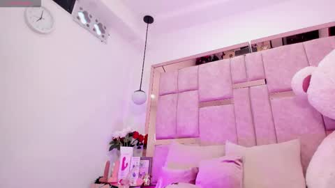 Snapshot of emily_daarell chatting on 10-02-25, 10:28 M I A online430pm- 930pm online show from 10-02-25, 10:28