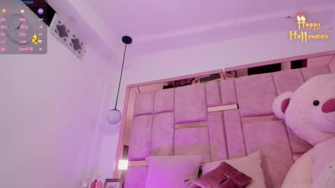 Snapshot of emily_daarell chatting on 10-06-25, 11:13 M I A online430pm- 930pm online show from 10-06-25, 11:13