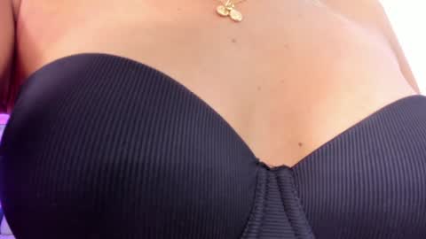 Snapshot of emily_ellen chatting on 12-30-24, 04:40 Emily online show from 12-30-24, 04:40