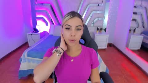 Snapshot of emily_ellen chatting on 02-25-25, 10:37 Emily online show from 02-25-25, 10:37