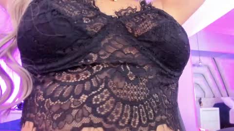 Snapshot of emily_ellen chatting on 03-04-25, 10:46 Emily online show from 03-04-25, 10:46