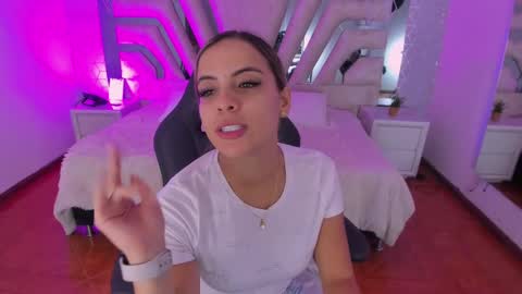 Snapshot of emily_ellen chatting on 09-16-25, 11:11 Emily online show from 09-16-25, 11:11