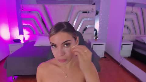 Snapshot of emily_ellen chatting on 09-25-25, 11:03 Emily online show from 09-25-25, 11:03
