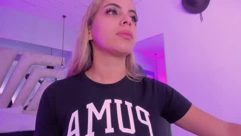 Snapshot of emily_ellen chatting on 10-18-25, 11:00 Emily online show from 10-18-25, 11:00