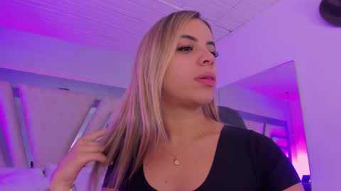 Snapshot of emily_ellen chatting on 10-20-25, 11:10 Emily online show from 10-20-25, 11:10