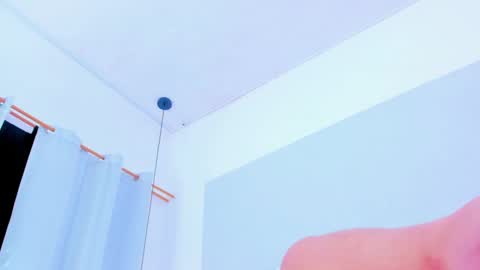 Snapshot of emily_gil1 chatting on 01-22-25, 05:06 Emi online show from 01-22-25, 05:06