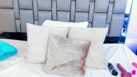 Snapshot of emily_gil1 chatting on 02-03-25, 05:03 Emi online show from 02-03-25, 05:03