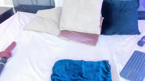 Snapshot of emily_gil1 chatting on 02-06-25, 06:02 Emi online show from 02-06-25, 06:02