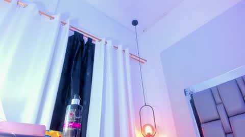 Snapshot of emily_gil1 chatting on 03-01-25, 04:33 Emi online show from 03-01-25, 04:33