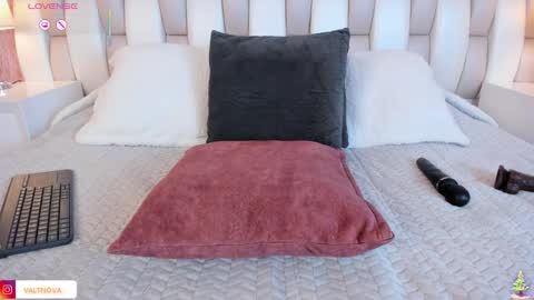 Snapshot of emily_hill___ chatting on 12-13-25, 07:53 EMILY Monday 5-2 am From Tuesday to Friday5-1 am Colombia time online show from 12-13-25, 07:53