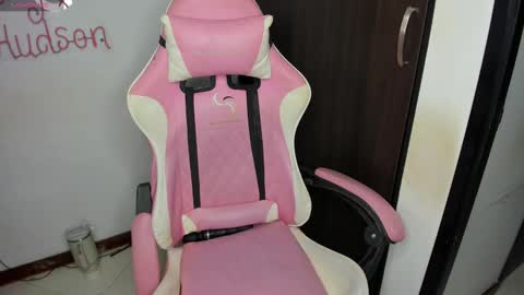 independet model online show from 02-18-25, 10:14