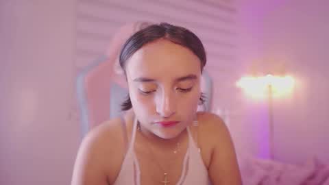 Snapshot of emily_jonexs_ chatting on 02-10-26, 08:13 mily online show from 02-10-26, 08:13