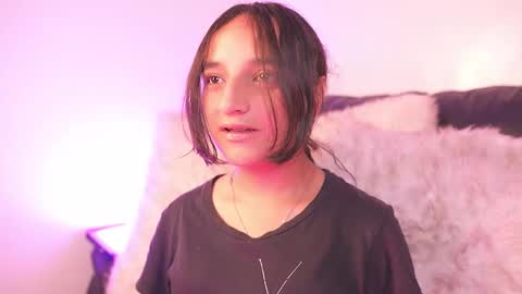 Snapshot of emily_jonexs_ chatting on 02-26-26, 03:22 mily online show from 02-26-26, 03:22