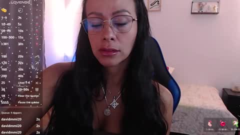 emily leroy. online show from 11-04-25, 12:15