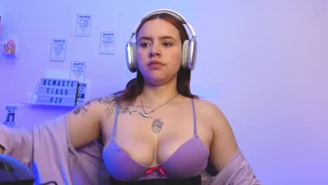 Snapshot of emily_lindey_ chatting on 02-22-26, 01:09 Emily Lindey online show from 02-22-26, 01:09