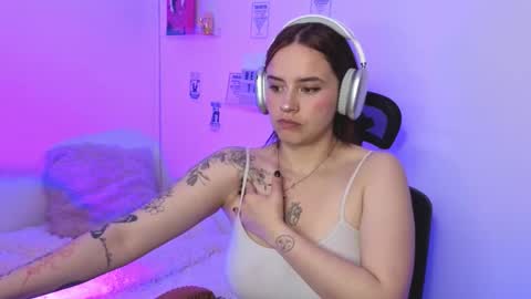 Snapshot of emily_lindey_ chatting on 02-24-26, 06:55 Emily Lindey online show from 02-24-26, 06:55