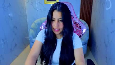 Snapshot of emily_mills_s chatting on 11-22-25, 08:41 Emily online show from 11-22-25, 08:41