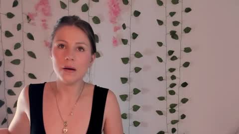 Snapshot of emily_montoya chatting on 02-20-25, 02:40 Emily online show from 02-20-25, 02:40