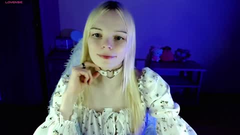 Snapshot of emily_nyaffe chatting on 12-16-24, 10:24 Lia online show from 12-16-24, 10:24