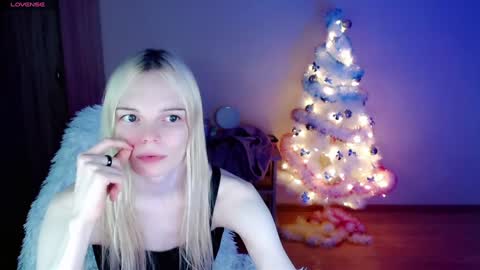 Snapshot of emily_nyaffe chatting on 12-23-24, 11:49 Lia online show from 12-23-24, 11:49