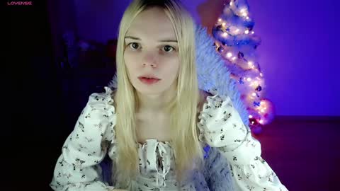 Snapshot of emily_nyaffe chatting on 01-16-25, 02:19 Lia online show from 01-16-25, 02:19