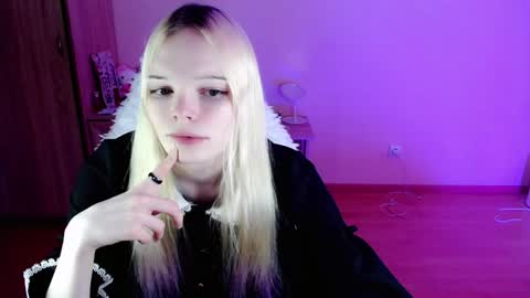 Snapshot of emily_nyaffe chatting on 01-26-25, 09:07 Lia online show from 01-26-25, 09:07