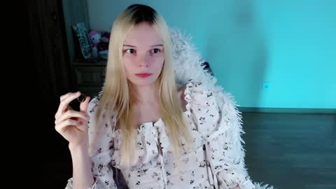 Snapshot of emily_nyaffe chatting on 02-07-25, 02:47 Lia online show from 02-07-25, 02:47