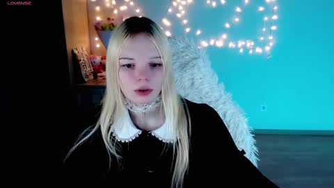 Snapshot of emily_nyaffe chatting on 02-22-25, 11:57 Lia online show from 02-22-25, 11:57