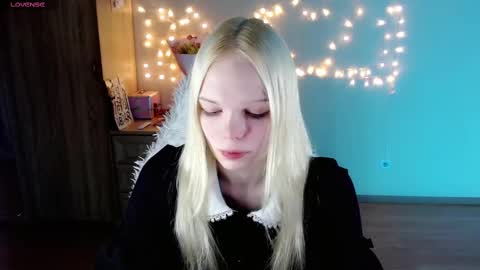 Snapshot of emily_nyaffe chatting on 02-26-25, 11:15 Lia online show from 02-26-25, 11:15