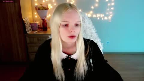 Snapshot of emily_nyaffe chatting on 02-28-25, 12:20 Lia online show from 02-28-25, 12:20