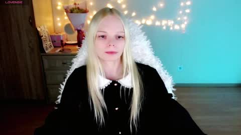 Snapshot of emily_nyaffe chatting on 03-01-25, 05:38 Lia online show from 03-01-25, 05:38