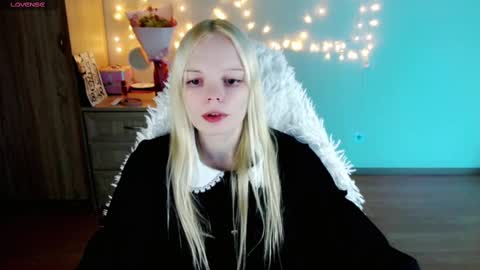 Snapshot of emily_nyaffe chatting on 03-01-25, 11:47 Lia online show from 03-01-25, 11:47