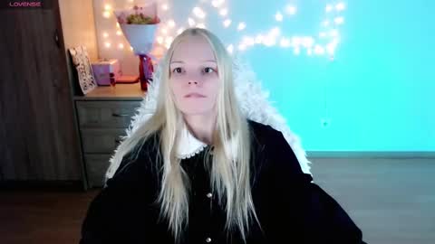 Snapshot of emily_nyaffe chatting on 03-02-25, 11:42 Lia online show from 03-02-25, 11:42