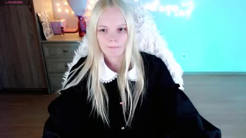 Snapshot of emily_nyaffe chatting on 03-03-25, 02:47 Lia online show from 03-03-25, 02:47