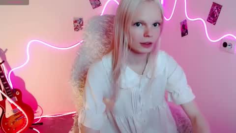 Snapshot of emily_nyaffe chatting on 09-10-25, 05:24 Lia online show from 09-10-25, 05:24