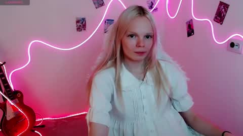 Snapshot of emily_nyaffe chatting on 09-11-25, 01:22 Lia online show from 09-11-25, 01:22