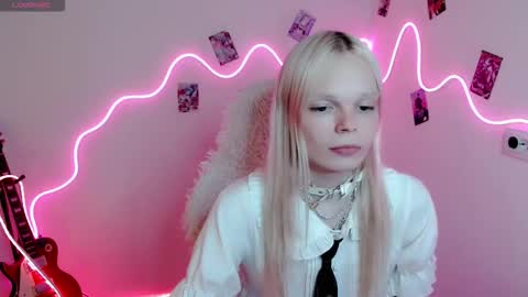 Snapshot of emily_nyaffe chatting on 09-21-25, 07:48 Lia online show from 09-21-25, 07:48