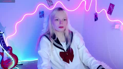 Snapshot of emily_nyaffe chatting on 09-27-25, 10:15 Lia online show from 09-27-25, 10:15