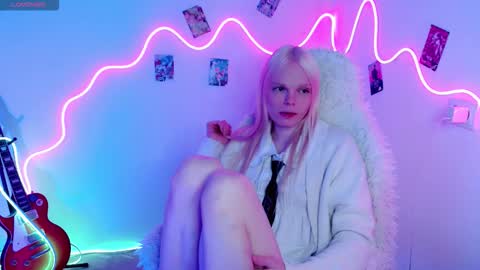 Snapshot of emily_nyaffe chatting on 10-01-25, 08:48 Lia online show from 10-01-25, 08:48