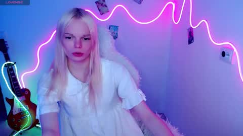 Snapshot of emily_nyaffe chatting on 10-24-25, 09:49 Lia online show from 10-24-25, 09:49