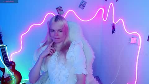 Snapshot of emily_nyaffe chatting on 10-27-25, 06:56 Lia online show from 10-27-25, 06:56